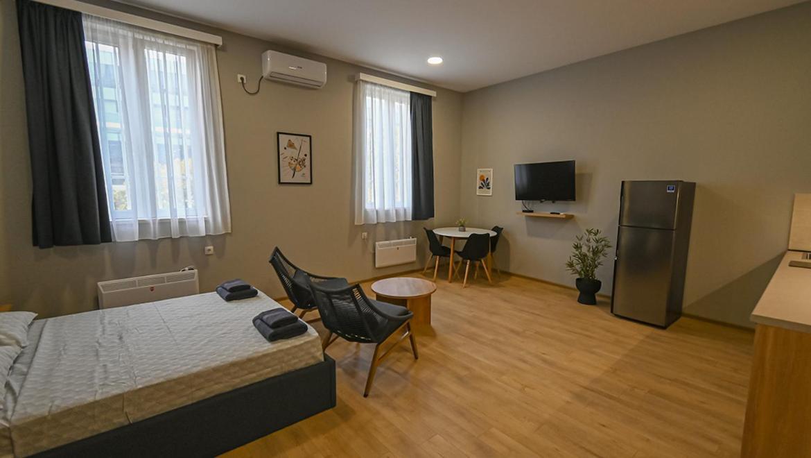 Big Studio Apt.On Liberty Square Tiflis Dış mekan fotoğraf