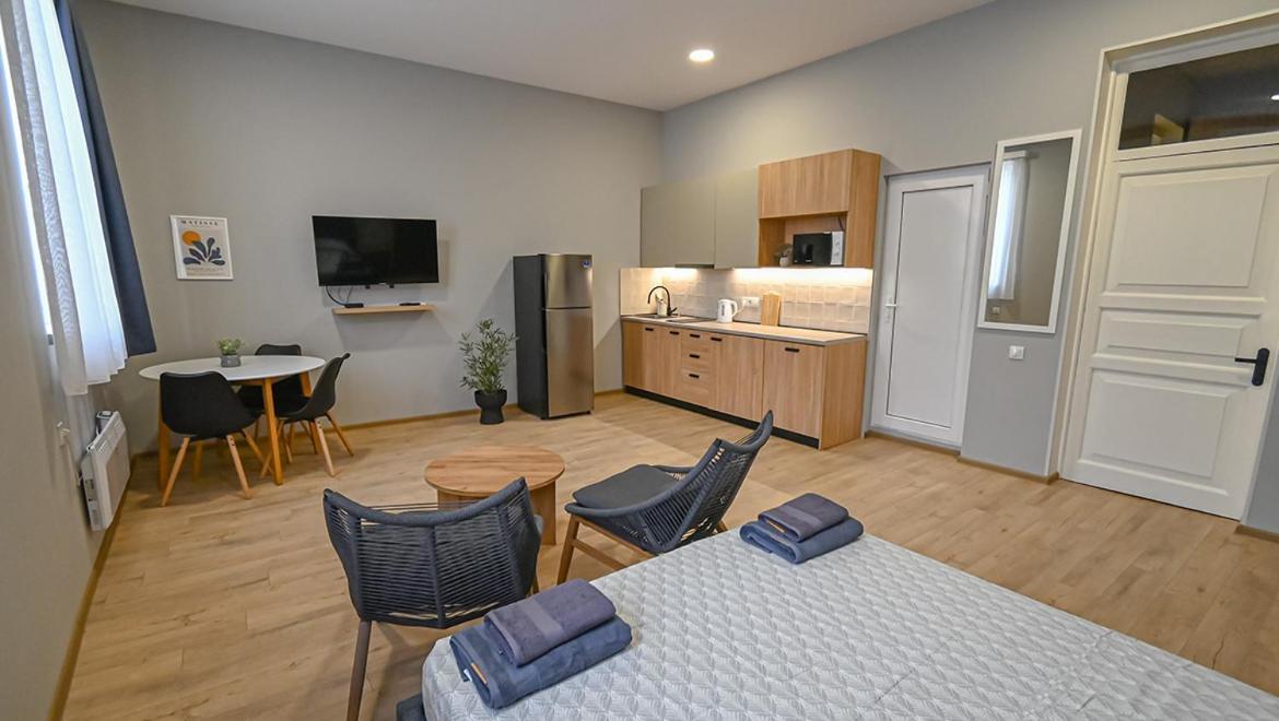 Big Studio Apt.On Liberty Square Tiflis Dış mekan fotoğraf