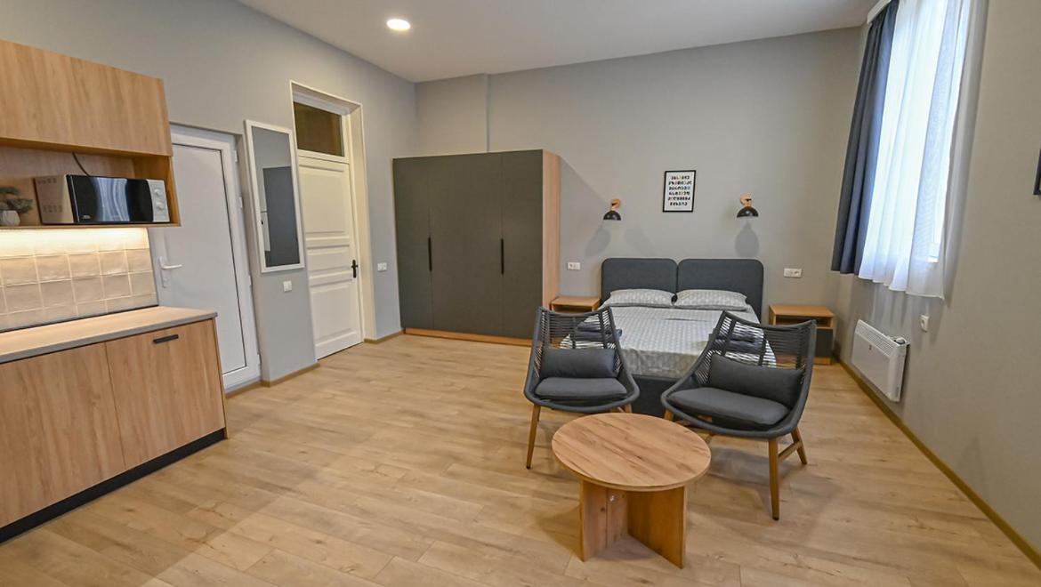 Big Studio Apt.On Liberty Square Tiflis Dış mekan fotoğraf